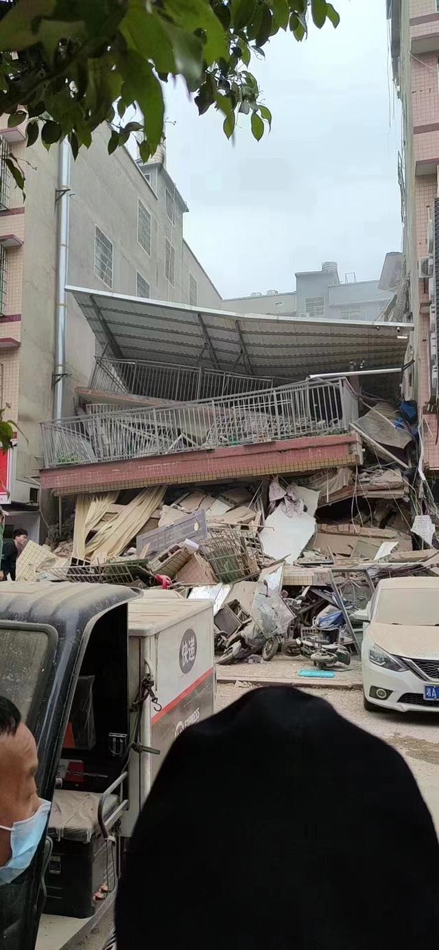 長沙倒塌房屋1.jpg