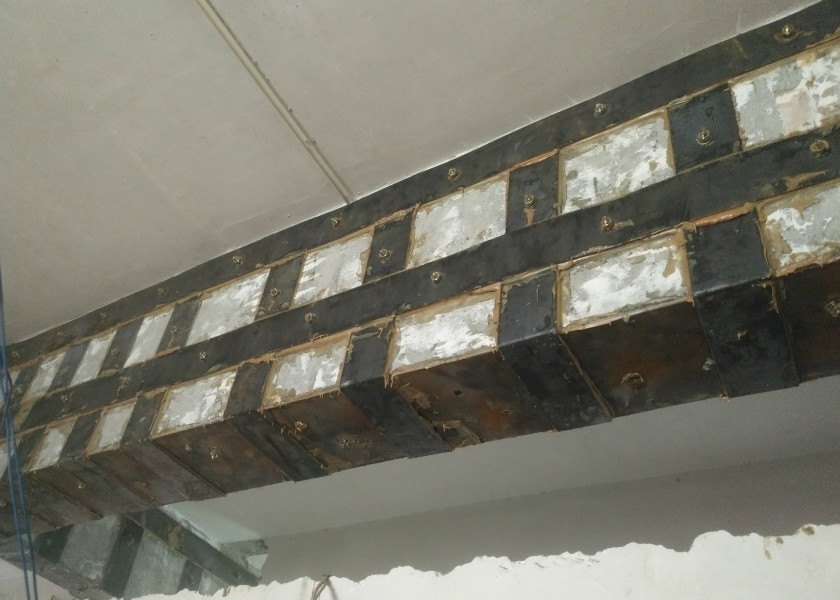 梁粘貼鋼板加固